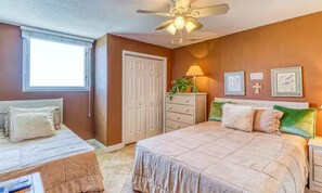 Room - "Sterling Beach" Huge 2BR Gulf Front + Big Balcony (Panama City Beach)