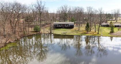 Hawks Haven At Heron Hill Retreat Hot Tub On Lake!