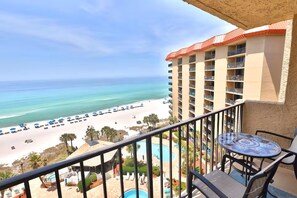 Outdoor dining - "Serendipity" Summerhouse Beach service included (Panama City Beach)