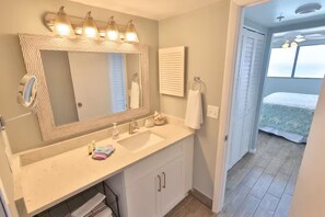 Bathroom - "Serendipity" Summerhouse Beach service included (Panama City Beach)