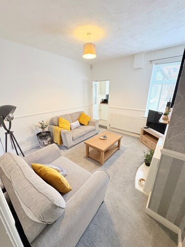 Neville house-Free Parking, Families & Contractors
