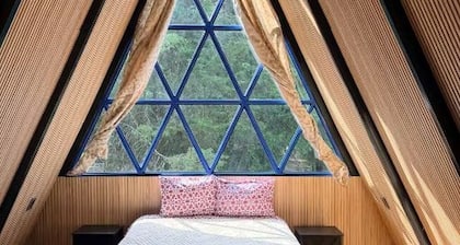 La cabaña verde en el bosque By GEtores