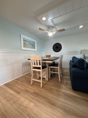 Dining - Remodeled 2BR Condo at Sugar Beach w/Balcony (Panama City Beach)