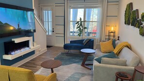 TV, fireplace - Elite World Cup 3-Bdr Summerhill Townhouse by Beltline w/BRT direct to Stadium (Atlanta)
