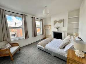 2 Schlafzimmer, Schreibtisch, Bügeleisen/Bügelbrett, WLAN