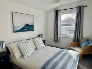 2 Schlafzimmer, Schreibtisch, Bügeleisen/Bügelbrett, WLAN