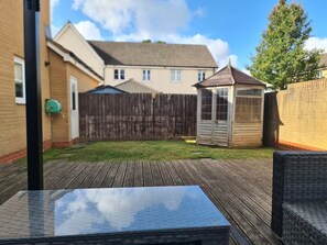 Terrace/patio - Spacious 3-Bed Home with Private Gym & Garden (Devon)