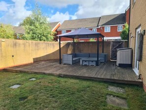 Terrace/patio - Spacious 3-Bed Home with Private Gym & Garden (Devon)