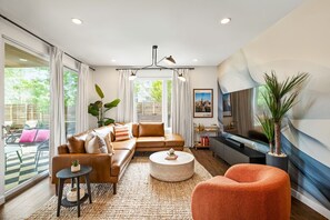 TV, offices - Hot Tub Club | Pool | BBQ | Walk to Rainey St (Austin)