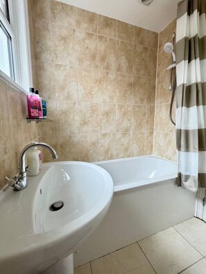 Hair dryer - Spacious 5 Bed Exeter Home |City & Hospital Access (Heavitree)