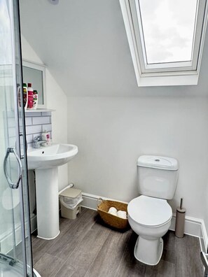 Hair dryer - Spacious 5 Bed Exeter Home |City & Hospital Access (Heavitree)