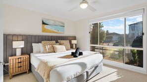4 bedrooms, free WiFi, bed sheets - Hannahs Holiday House Hamlyn Terrace (Hamlyn Terrace)
