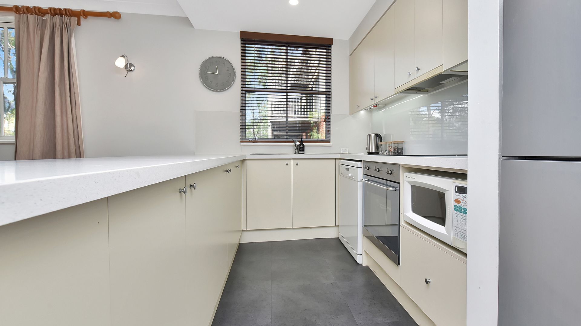 Coffee/tea maker, fridge, stovetop, toaster