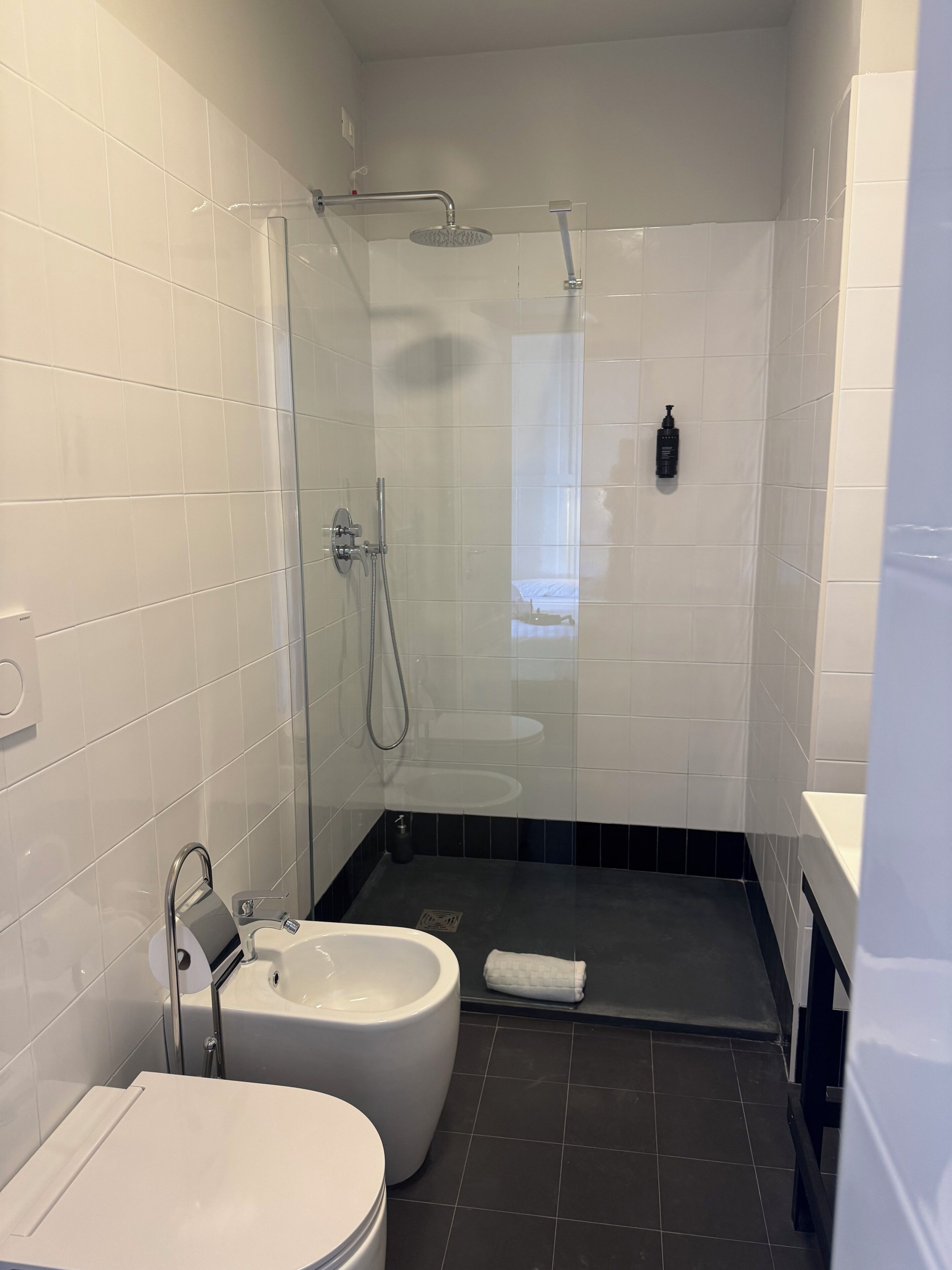 Superior-Zimmer | Badezimmer | Kostenlose Toilettenartikel, Haartrockner, Bidet, Handtücher