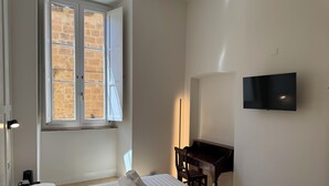Habitación estándar | Edredón, minibar, escritorio y wifi gratis 