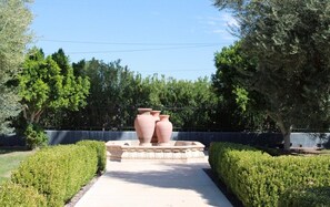 Property grounds - Rustic Wedding Vibe !
high-end Tuscan estate and the intimate, feel of a farm ! (Laveen)