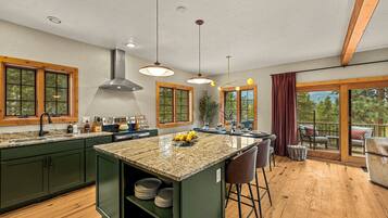 Maison, 3 chambres, animaux de compagnie acceptés, vue montagne | Cuisine privée