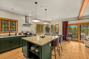 Maison, 3 chambres, animaux de compagnie acceptés, vue montagne | Cuisine privée