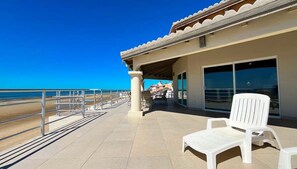 Terrace/patio - Spacious Family Beachfront Home The Beach House (Puerto Peñasco)