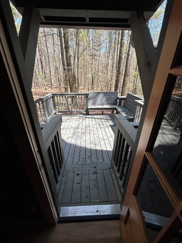 Secluded Cabin on private 60 acre lake 10 minutes from Tupelo