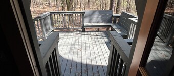 Secluded Cabin on private 60 acre lake 10 minutes from Tupelo