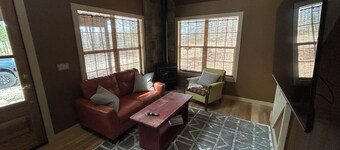 Secluded Cabin on private 60 acre lake 10 minutes from Tupelo