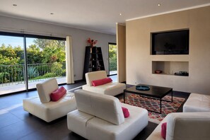 Living area - Large villa with pool for families (Castellare-di-Casinca)