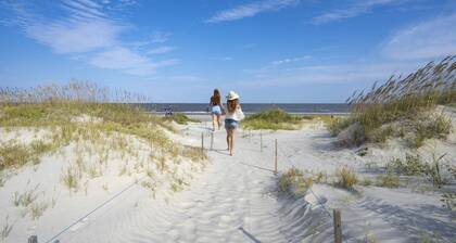 Game Room | Hot Tub | Near Beach & Pier | Fire Pit | Bunk Beds | Pet Friendly