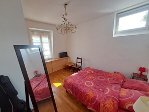 Internet, bed sheets - Bright and quiet apartment in the heart of the 11th arrondissement (Paris)