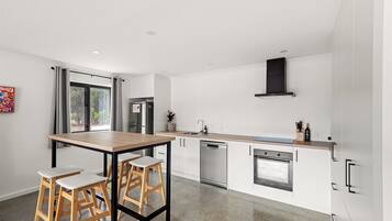 Oven, stovetop, dishwasher, coffee/tea maker