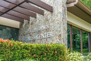 تفاصيل الفندق من الخارج