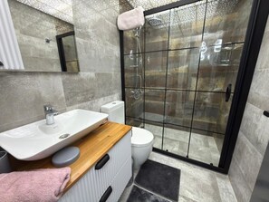 Hair dryer, bidet, towels, soap - Luxury Beachfront Villa John – Steps from the Sea (Kusadasi)