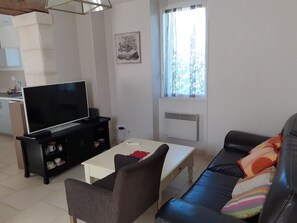 Living area - Seasonal rentals (Beleymas)