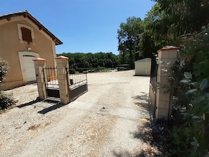 Property grounds - Seasonal rentals (Beleymas)