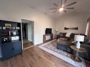 Smart TV, books - Lake Access on Chatuge: Cozy Mountain Retreat Near Lake Chatuge & Hot Tub (Young Harris)