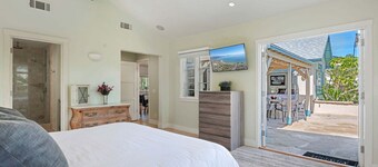 NEW Steps to the Sand on Mesa Lane 3 BD 2BA with Jacuzzi!