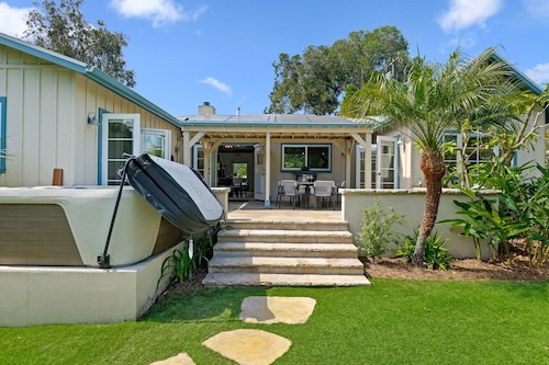 NEW Steps to the Sand on Mesa Lane 3 BD 2BA with Jacuzzi!