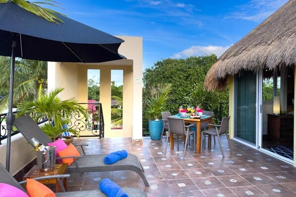 Basic Studio, City View | Outdoor dining