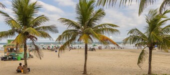 Apartamento Beira Mar com Varanda e Churrasqueira
