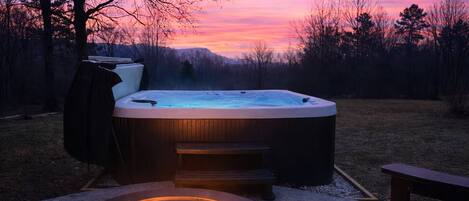 Outdoor spa tub