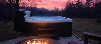 Secluded Arkansas Grand Canyon Lodge • Pool + Hot Tub • Sleeps 16+