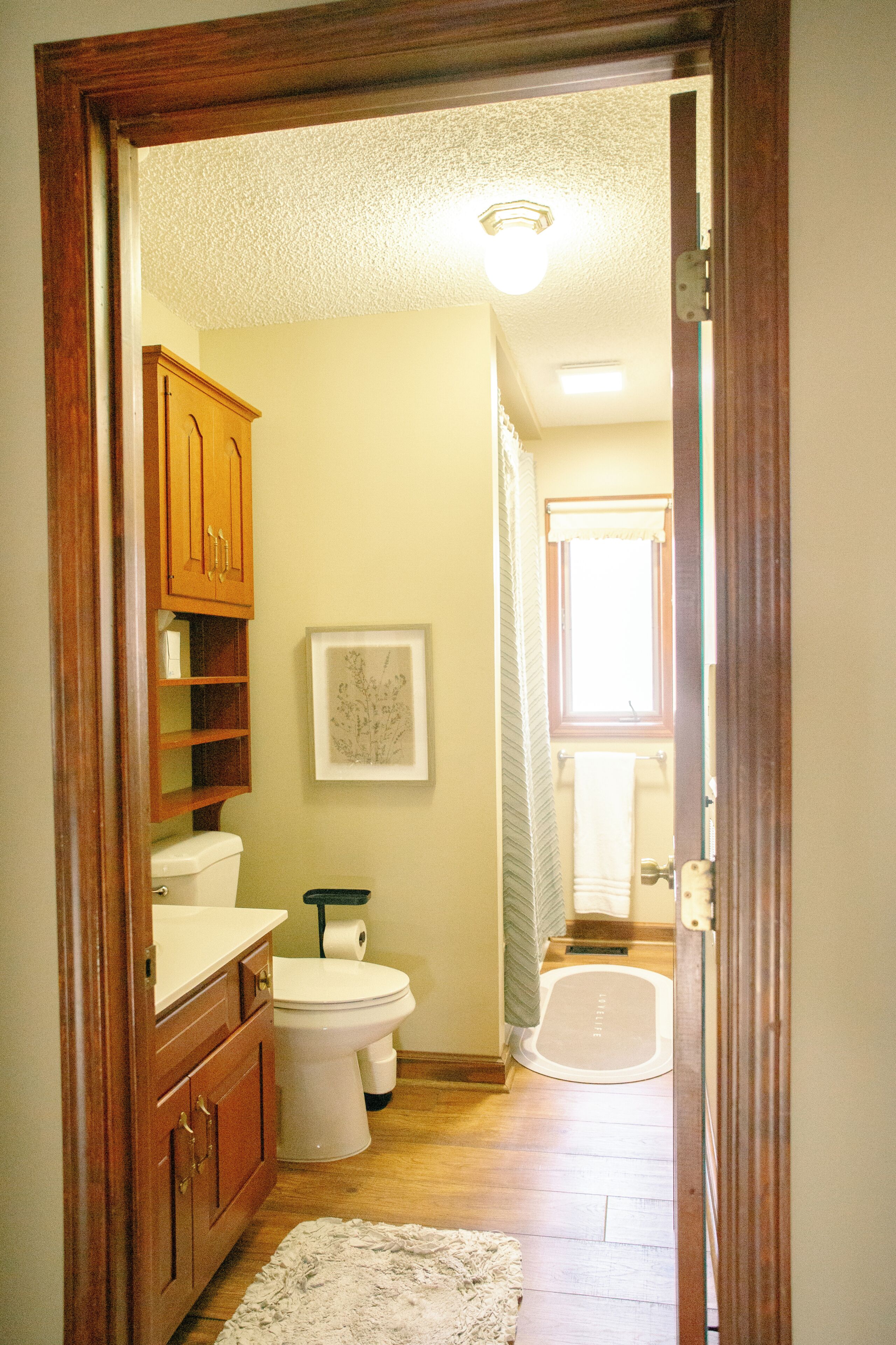 Shower, jetted tub, hair dryer, bidet