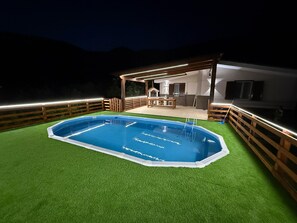 Pool - Villa with pool surrounded by greenery, ideal for those seeking relaxation and nature. (Avella)