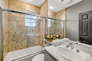 Dusche, Whirlpool, Haartrockner, Bidet
