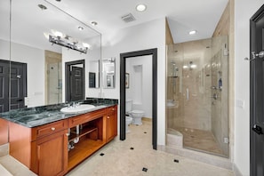 Dusche, Whirlpool, Haartrockner, Bidet