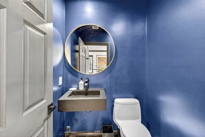 Dusche, Whirlpool, Haartrockner, Bidet