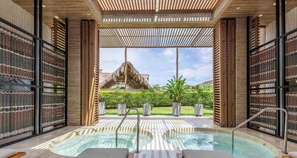 Waterfront 3BR with pool and jacuzzi on Isla Barú