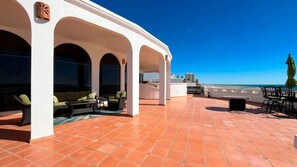 Outdoor dining - Spacious Home in Las Conchas Villa de la Playa (Puerto Peñasco)
