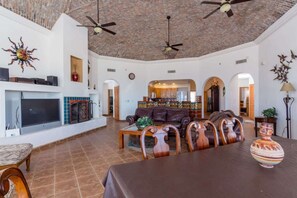 TV, fireplace - Spacious and Secluded Home Villa Hermosa II (Puerto Peñasco)