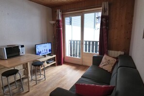 Living area - Vrbo Property (Thollon-les-Mémises)